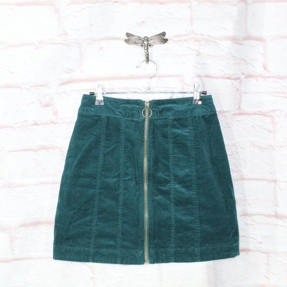 Free People Dresses & Skirts - Free People Green Cotton Blend Zip Front Corduroy Mini Skirt Size 2